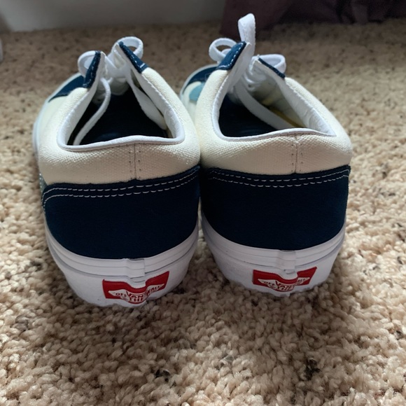 Vans - Picture 3 of 3